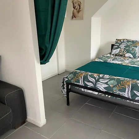 Chez Cassi Apartment *