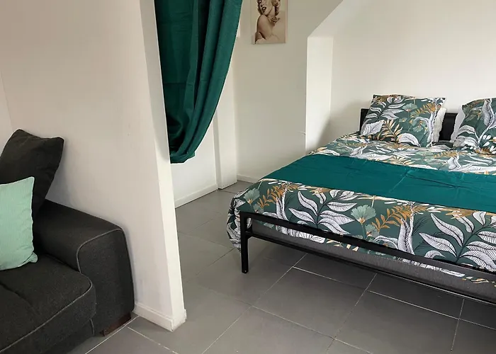 Chez Cassi Apartment *